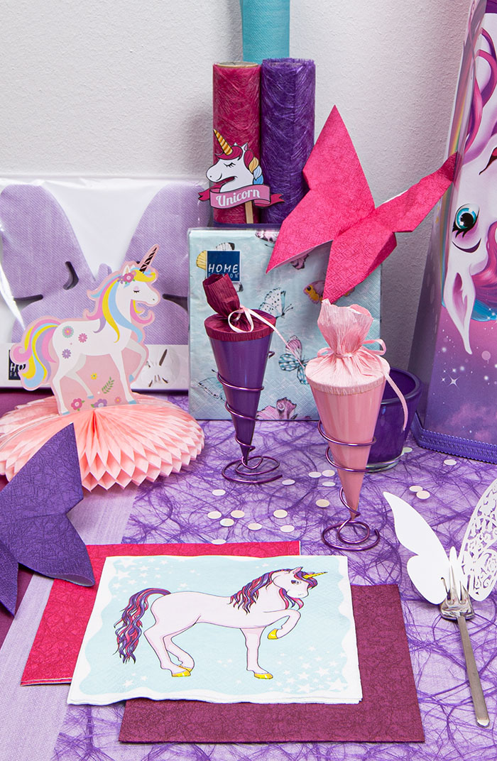 Table decoration for girls with a unicorn and butterfly napkins